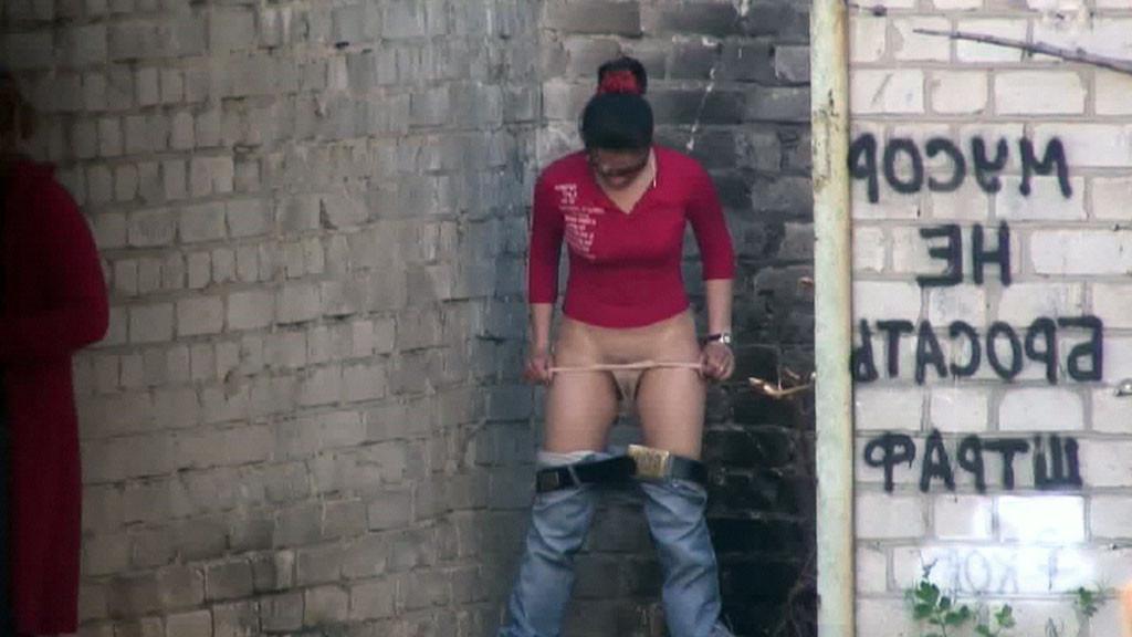 15P Hot girl with red hair filmed on the sly having a pee