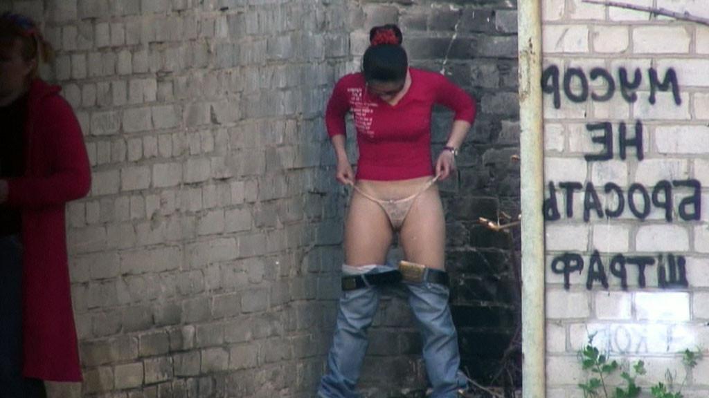 15P Hot girl with red hair filmed on the sly having a pee