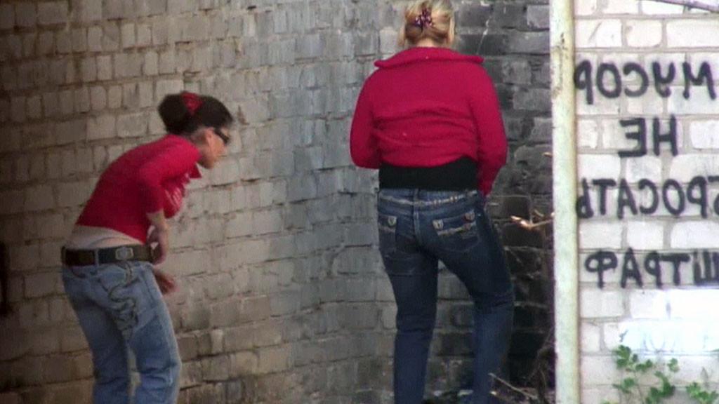 15P Hot girl with red hair filmed on the sly having a pee