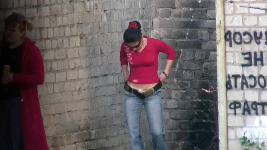 15P Hot girl with red hair filmed on the sly having a pee