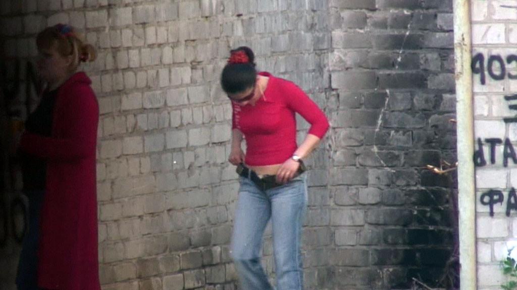 15P Hot girl with red hair filmed on the sly having a pee