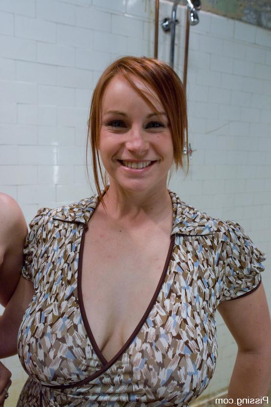 15P Lesbian pissing pics