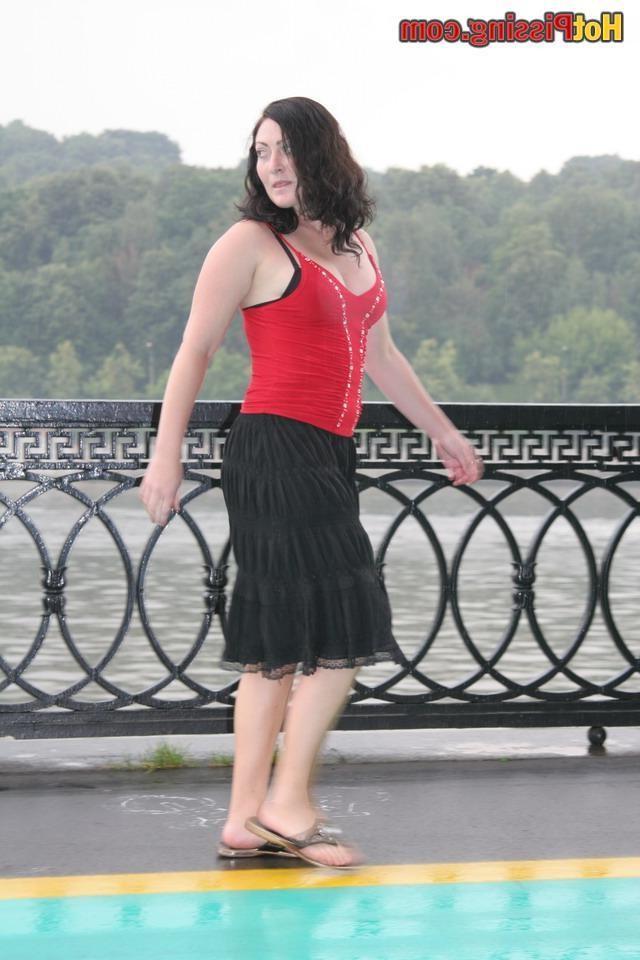 15P Fatty lady is not shy to let hot pissing flow into cold river water