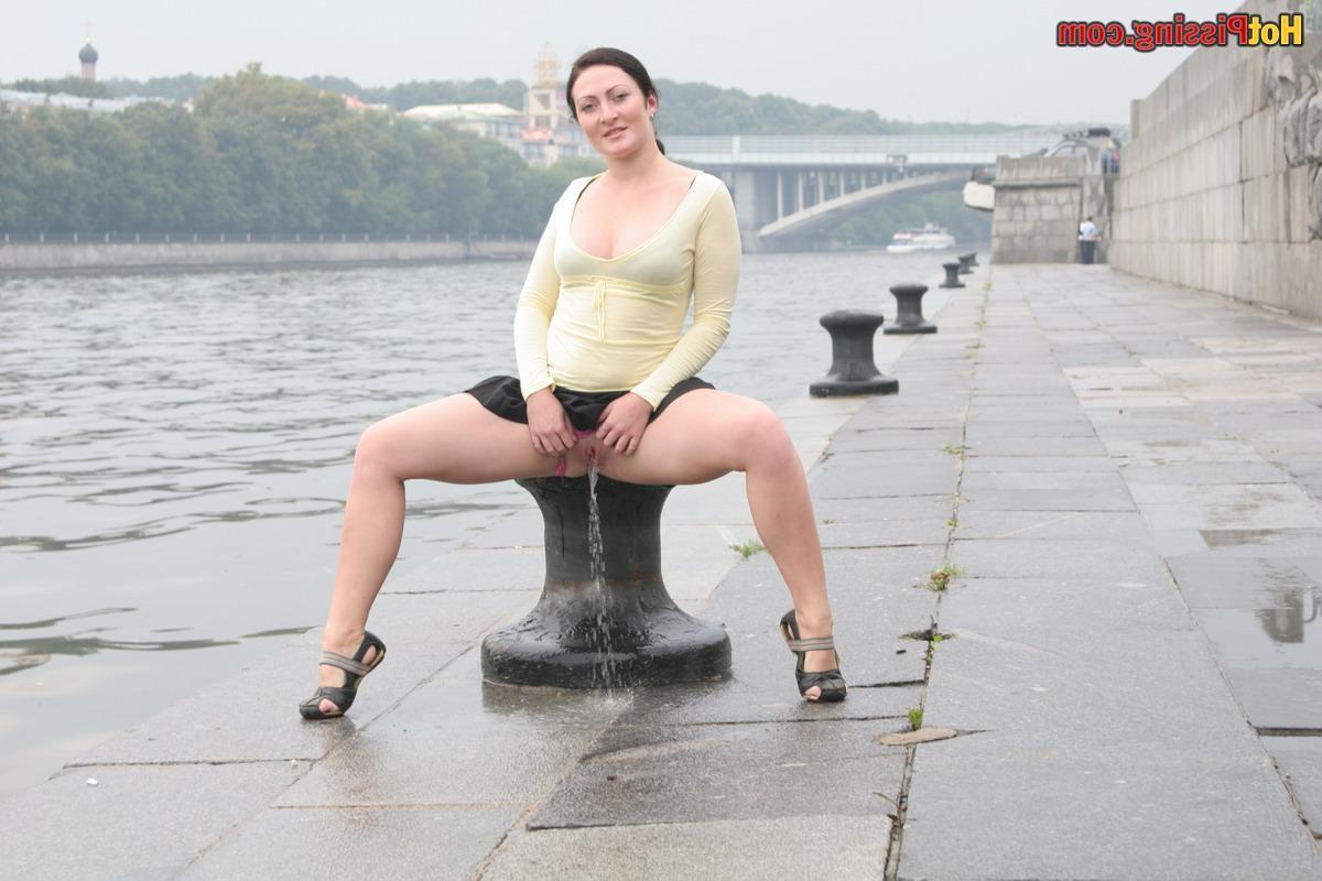 15P Fatty lady is not shy to let hot pissing flow into cold river water