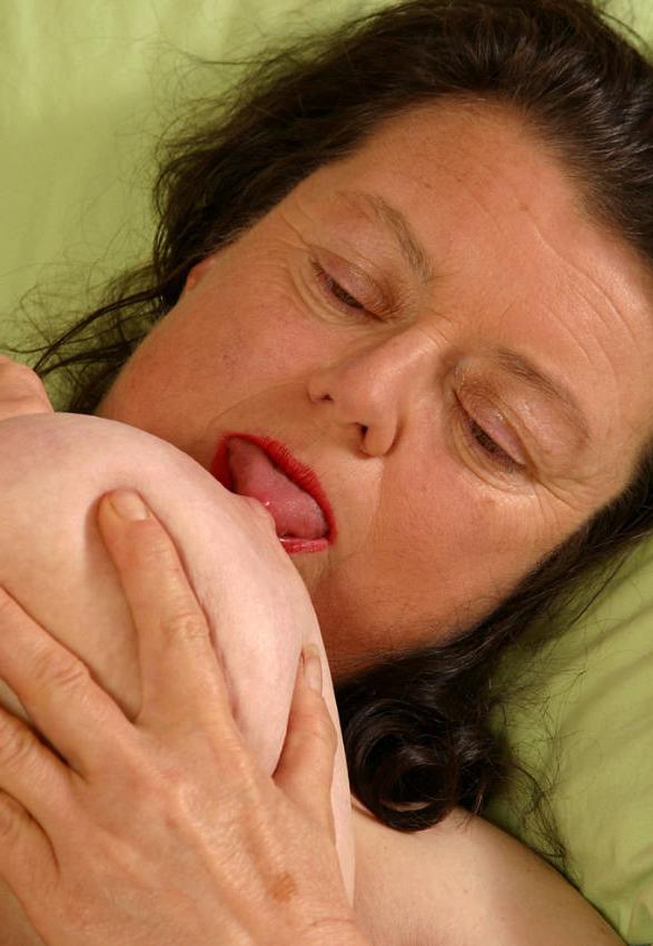 15P Massive boobs granny spreads in bed