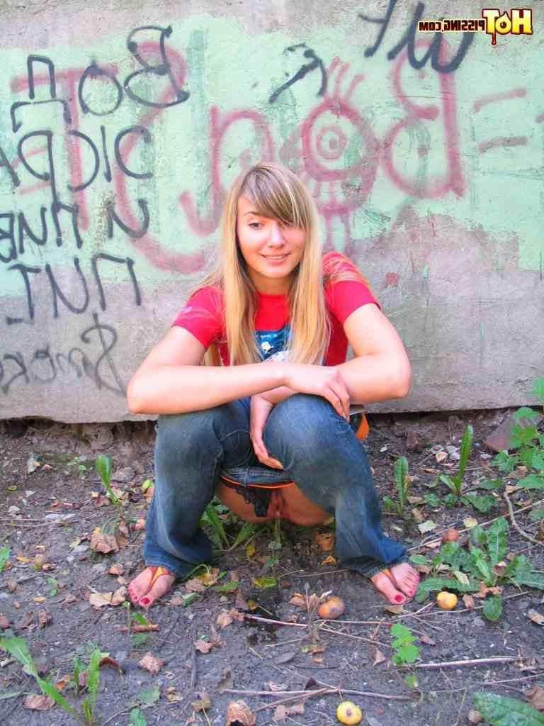 16P Blonde pissing outside