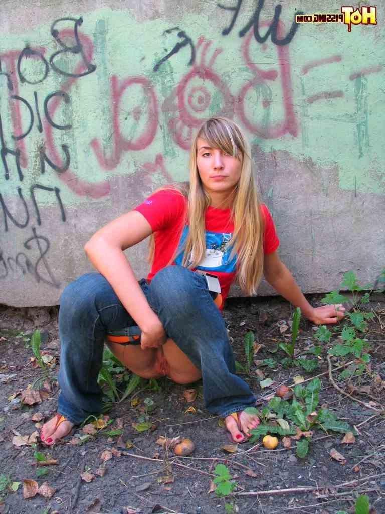 16P Blonde pissing outside