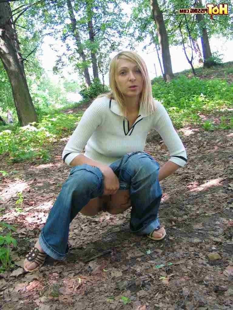16P Slut pissing in the woods and using a leaf to wipe her pussy
