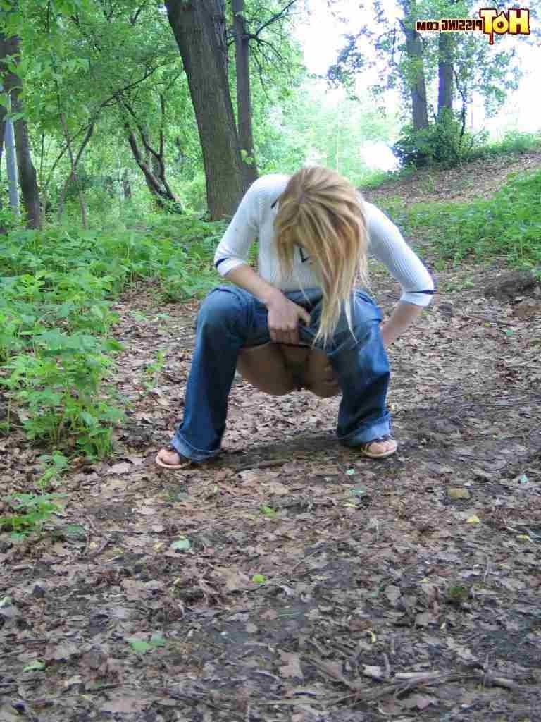 16P Slut pissing in the woods and using a leaf to wipe her pussy