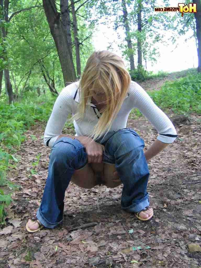 16P Slut pissing in the woods and using a leaf to wipe her pussy