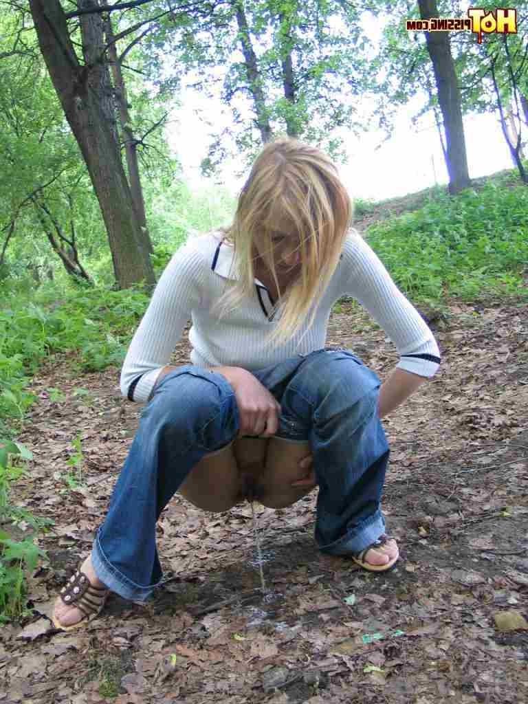 16P Slut pissing in the woods and using a leaf to wipe her pussy