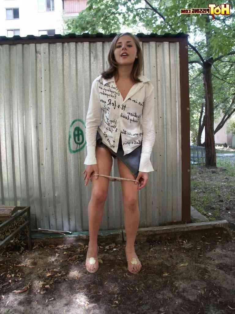 16P Cute girl pissing outside