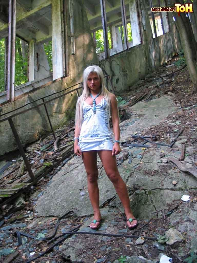 16P Sexy slut pissing outdoors