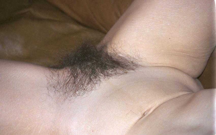 15P Grayhair granny spread on the sofa