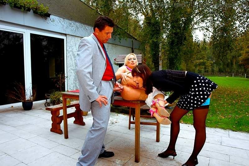 20P Dude pees his way down a girls sweet drippy pink love pot