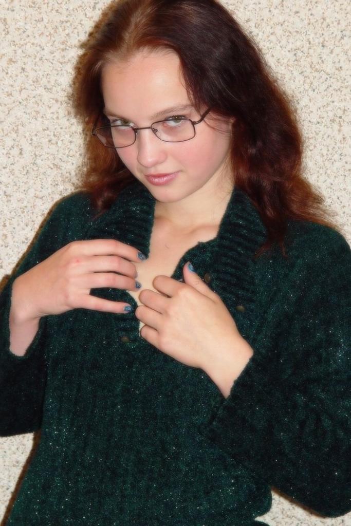 16P Hairy redhead hottie spreads her natural unshaved pussy