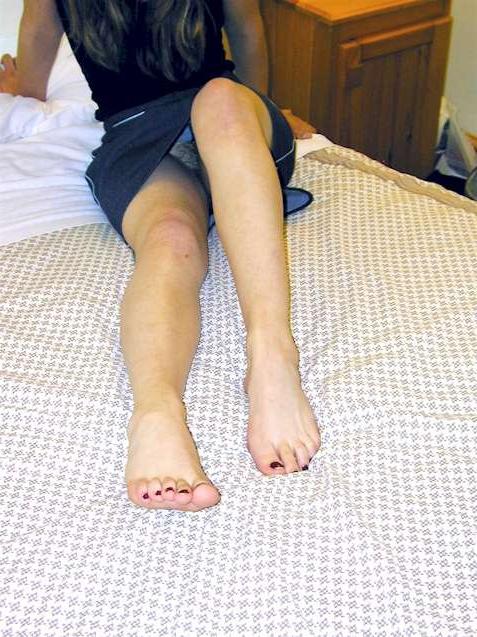 15P Unshaved teen spread in bed
