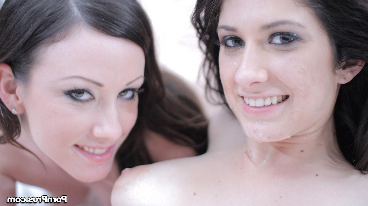 15P Jennifer White hot teens grinding one lucky dick