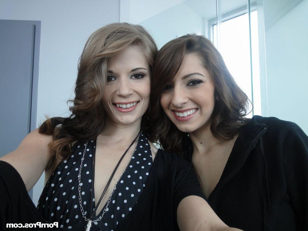 16P Petite Sensi Pearl enjoys a threesome at home