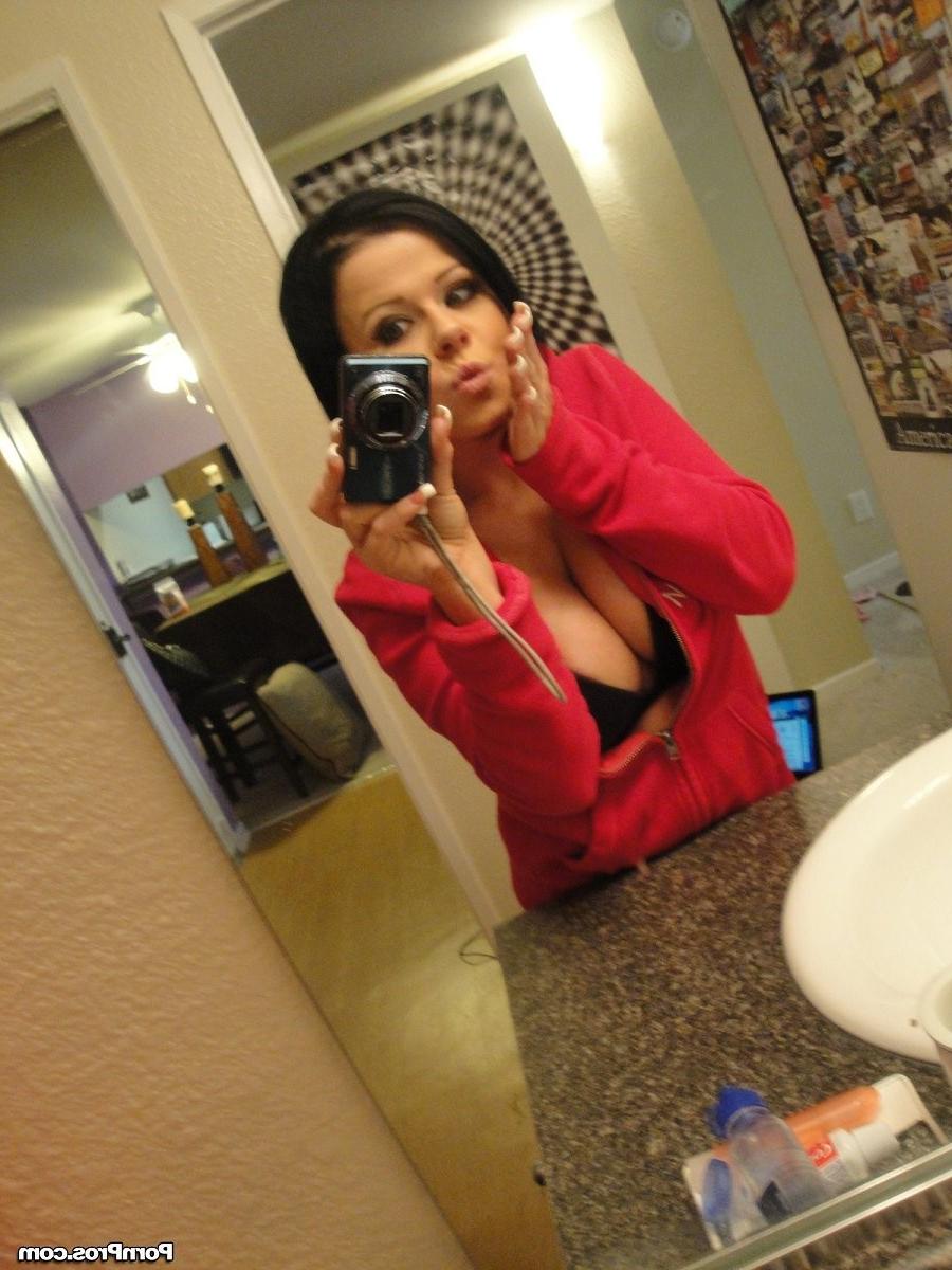 15P Loni Evans bff fucks the same cock on the same bed