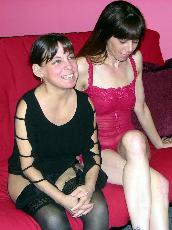 15P Sammi and Vixen on their knees sharing a cock