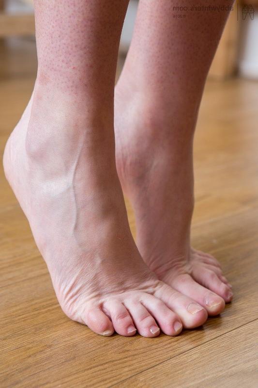16P Bonnie inserts her fingers into her wet vagina