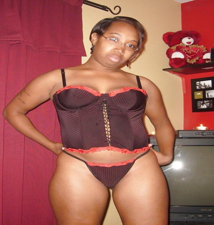 11P Sexy Ebony Milf in Nighty