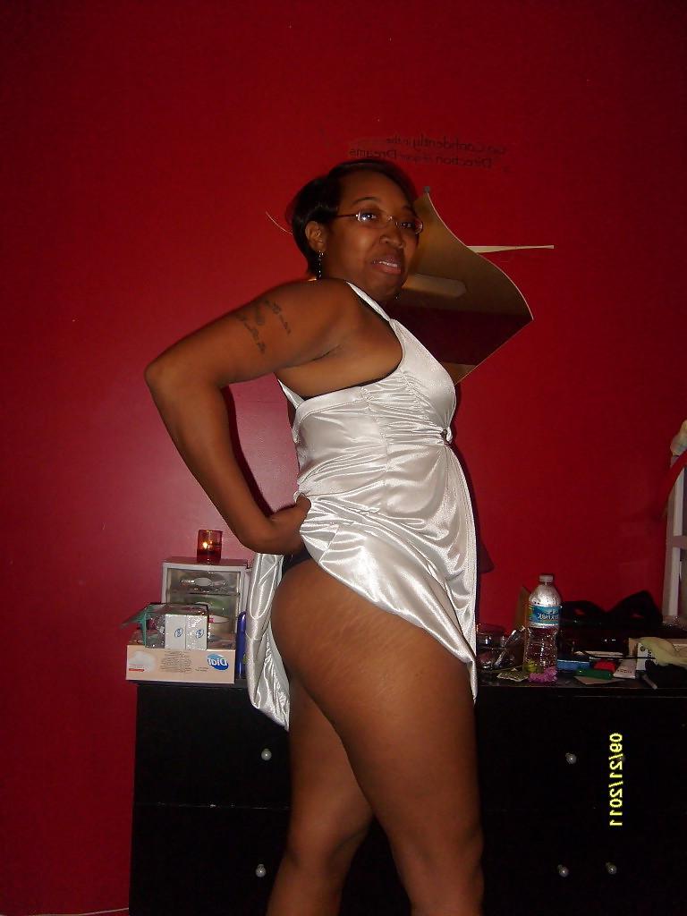 11P Sexy Ebony Milf in Nighty