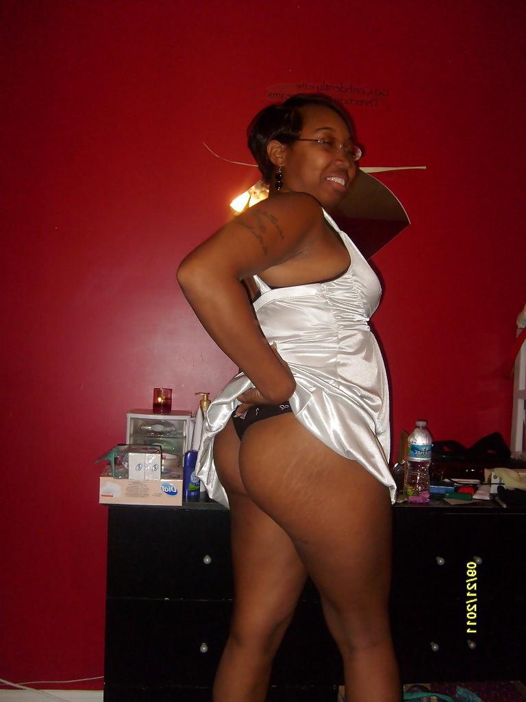 11P Sexy Ebony Milf in Nighty
