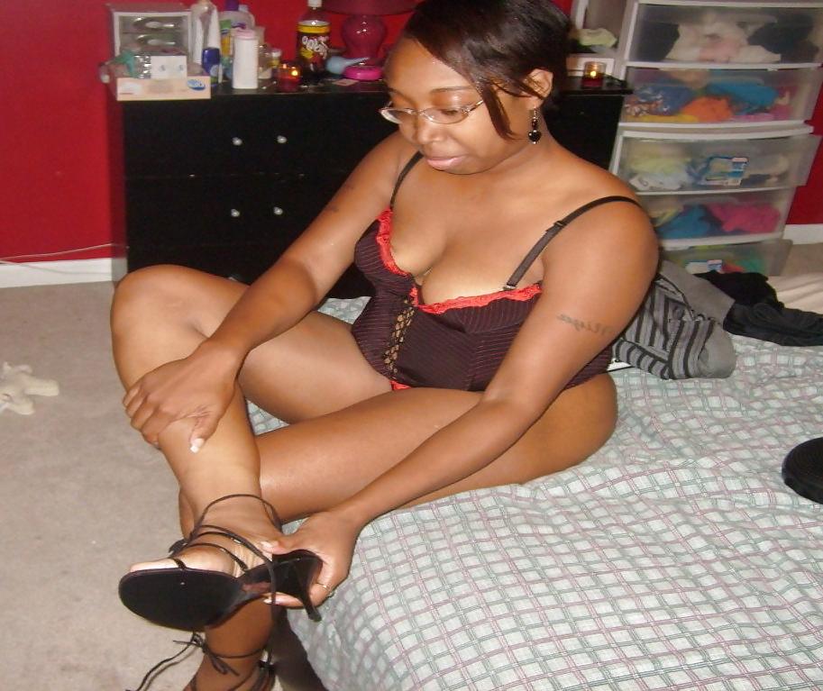 11P Sexy Ebony Milf in Nighty