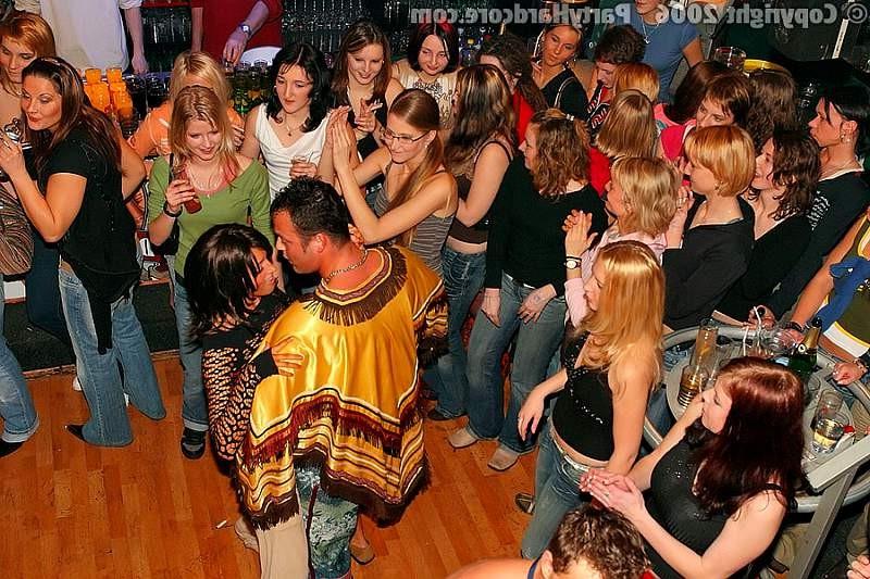 20P Horny teens groping chippendales after a few drinks