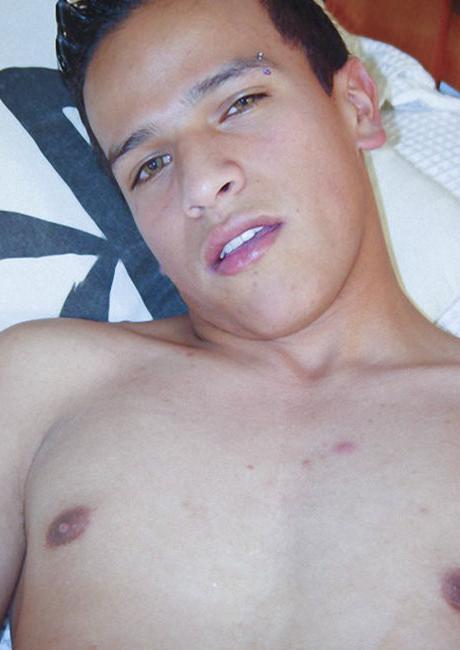20P A sweet swarthy fellow self fingering and toying alone at home