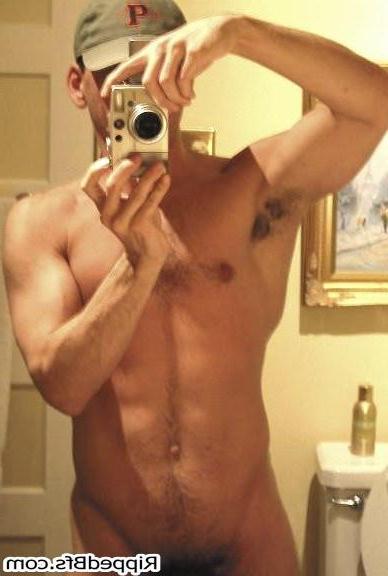 10P Cute hunk did a nice solo sexy shot while being filmed
