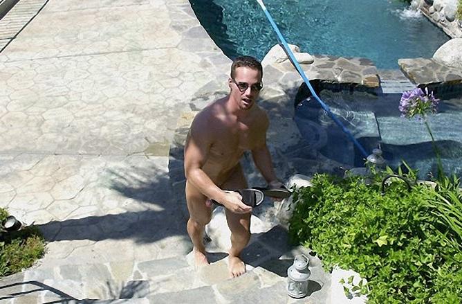 20P Smooth muscle showing his big cock and bubble butt by the pool
