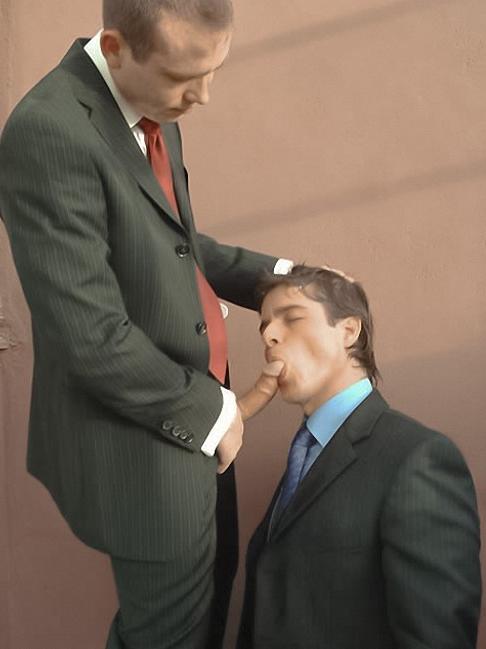 20P Two office fellows enjoy deep sucking and pissing onto a face