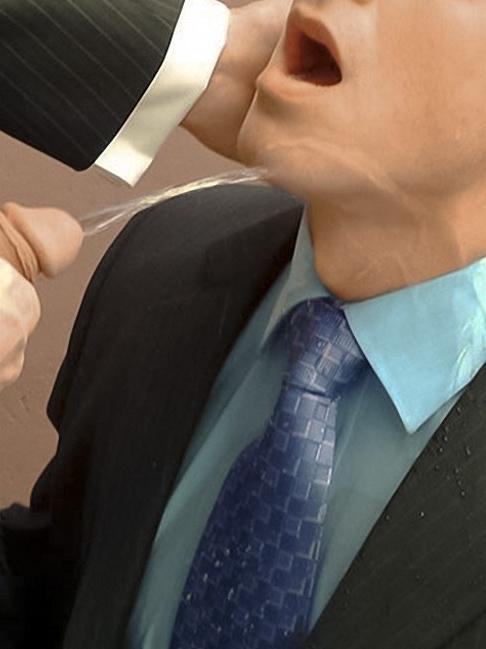 20P Two office fellows enjoy deep sucking and pissing onto a face