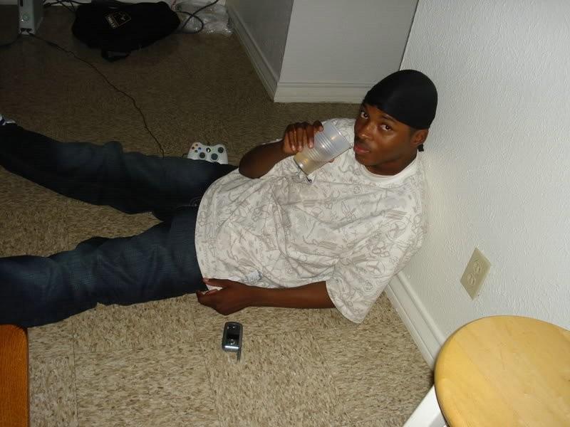 10P Black teen films himself while showing his toned body