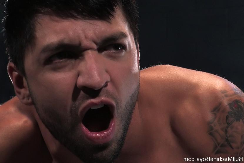 15P Dominic Pacifico participates in the first Butt Machine Challenge