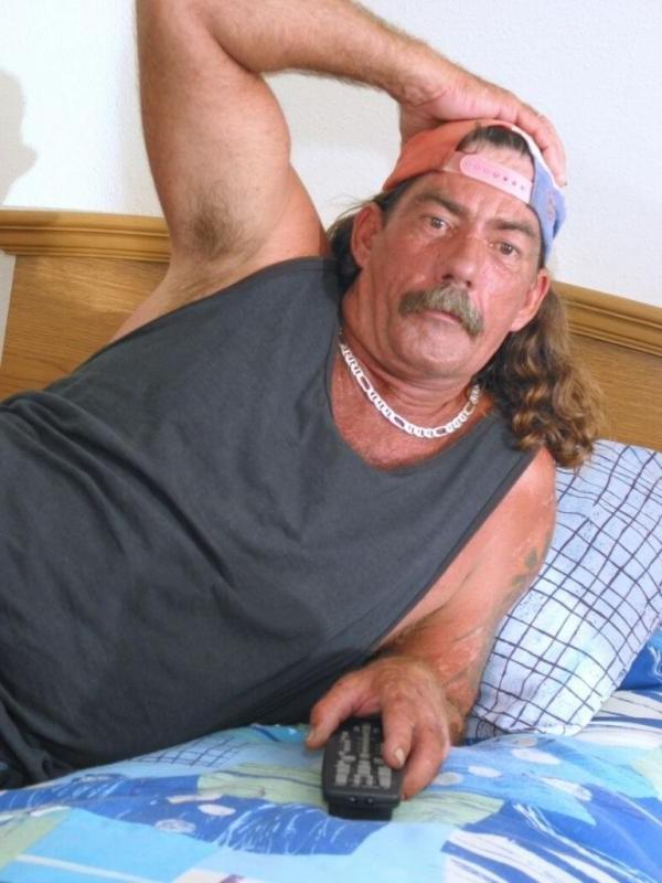 20P Rough Mature Naked Men