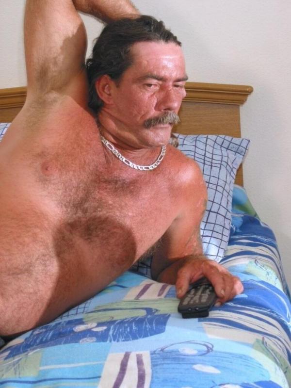 20P Rough Mature Naked Men
