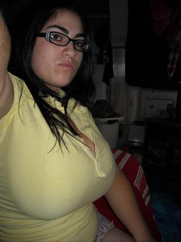 15P Busty girls on vacation
