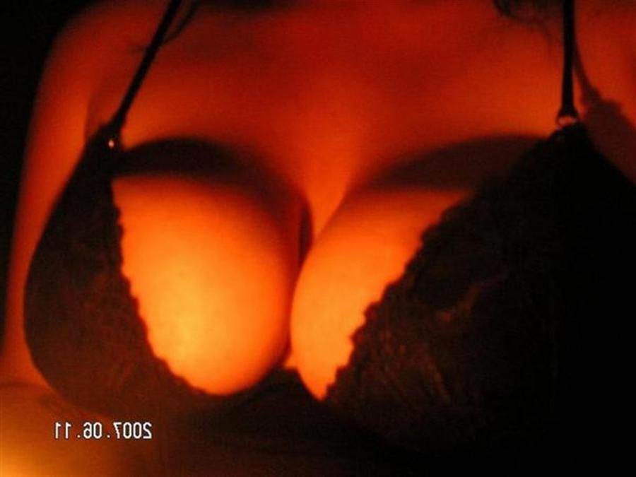 15P Busty girls on vacation