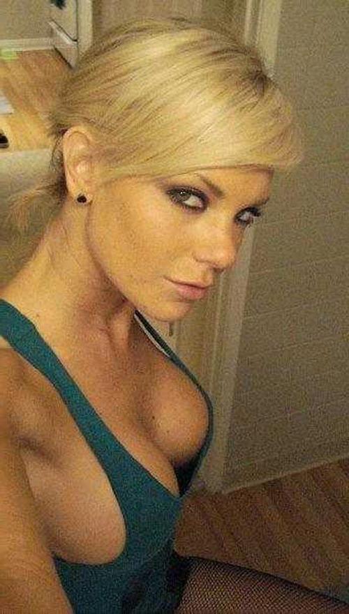 15P Cam whoring amateurs taking nude self pics