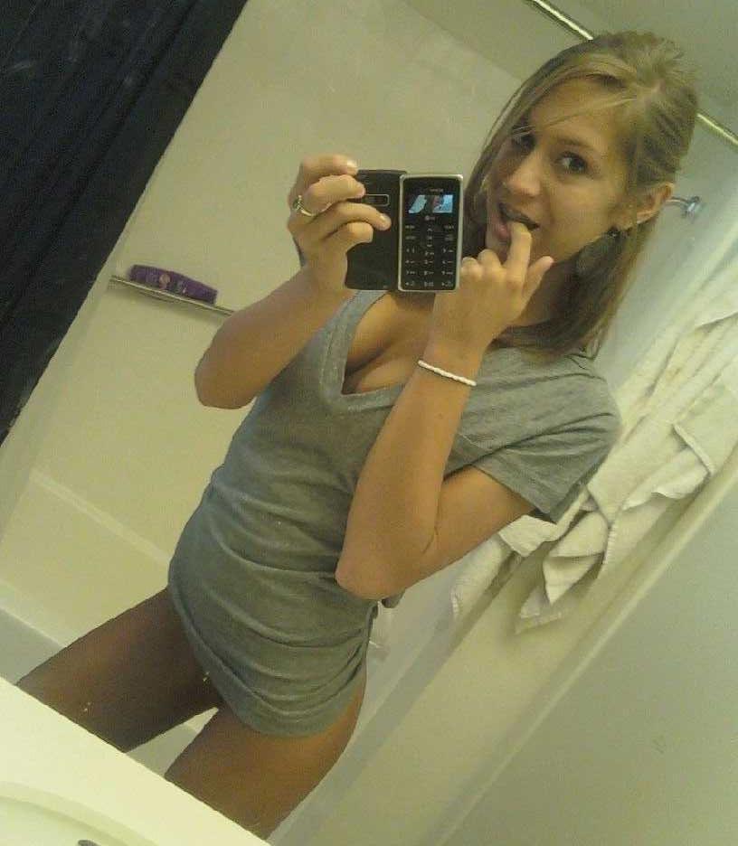 15P Cam whoring amateurs taking nude self pics