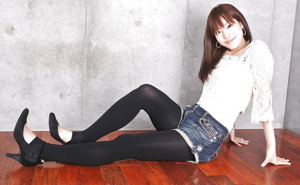 25P Asian babes in nylon