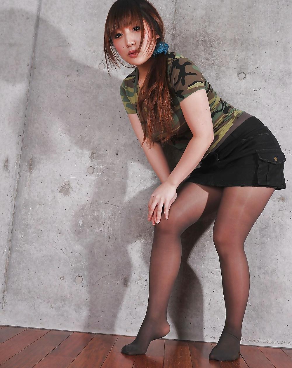 25P Asian babes in nylon