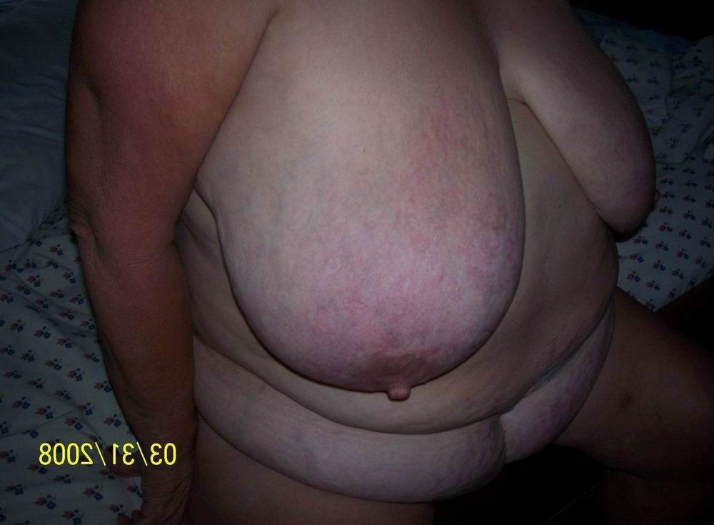 18P granny with huge boobs showing off