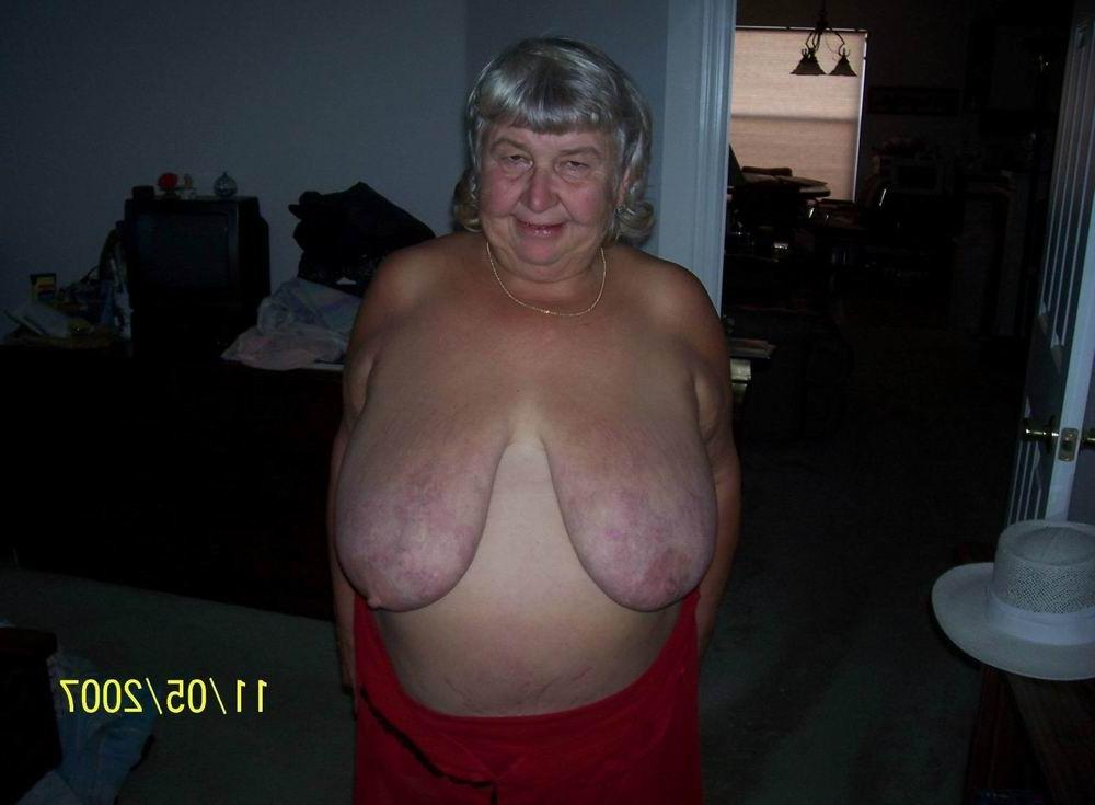 18P granny with huge boobs showing off