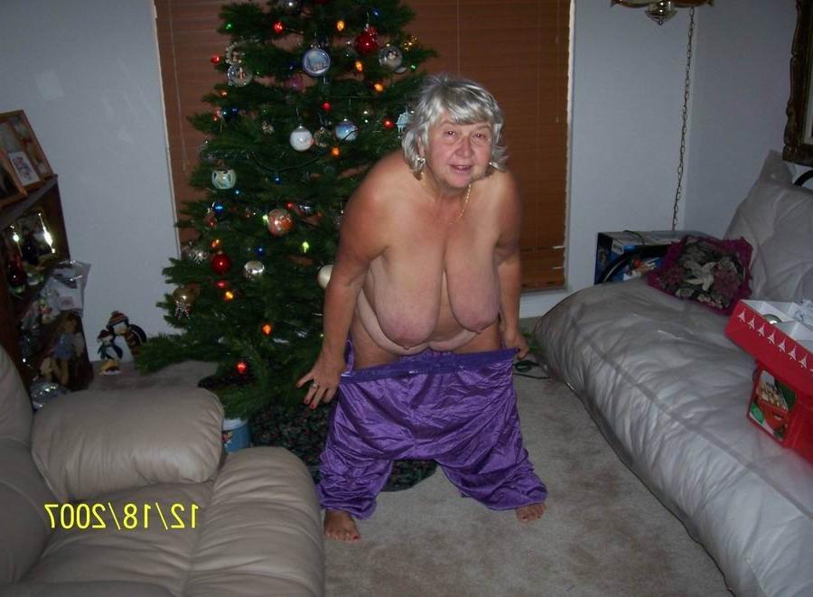 18P granny with huge boobs showing off