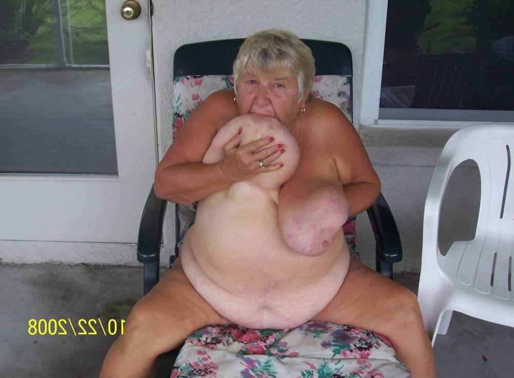18P granny with huge boobs showing off